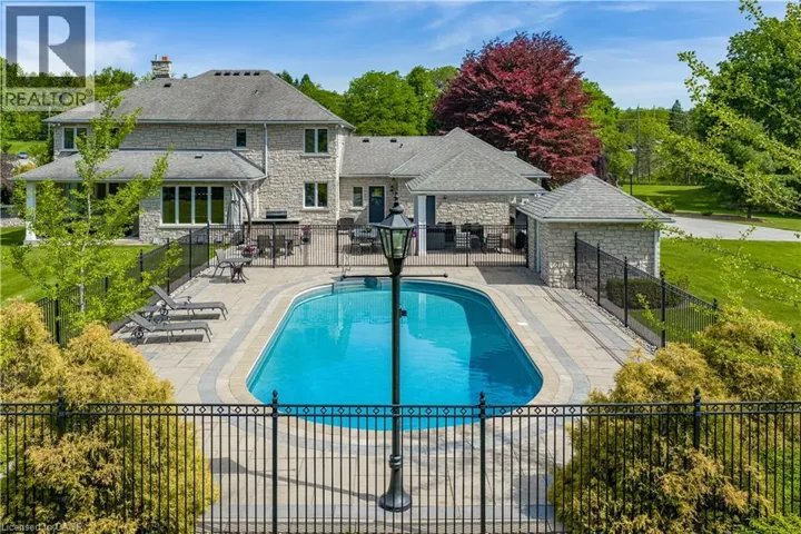 938 GOVERNOR'S Road, Dundas, Ontario L9H5E3