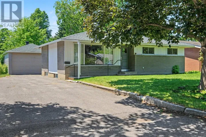 1172 PARKWAY DRIVE, Ottawa, Ontario K2C2W2