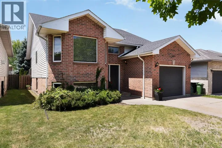 2341 RADCLIFF, Windsor, Ontario N8P1V5