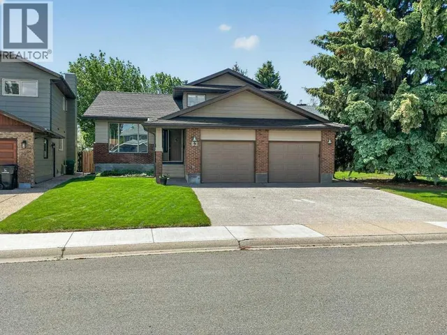 63 Wildwood Crescent W, Lethbridge, Alberta T1K6C8