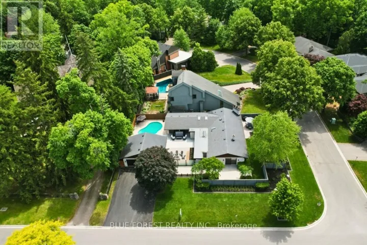 2 HAMPTON CRESCENT, London North (North Q), Ontario N6H2N8