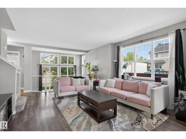 9847 220 ST NW, Edmonton, Alberta T5T4M3