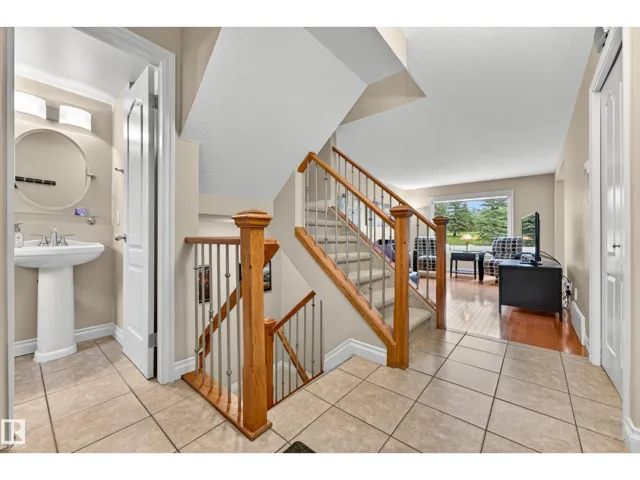 6 Great Oaks, Sherwood Park, Alberta T8A0V8