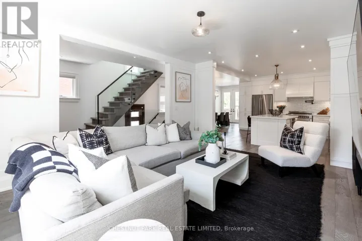 15 EDGEWOOD AVENUE, Toronto (Woodbine Corridor), Ontario M4L3G8