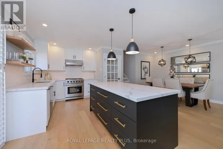 2668 LUNDENE ROAD, Mississauga (Clarkson), Ontario L5J3Z1