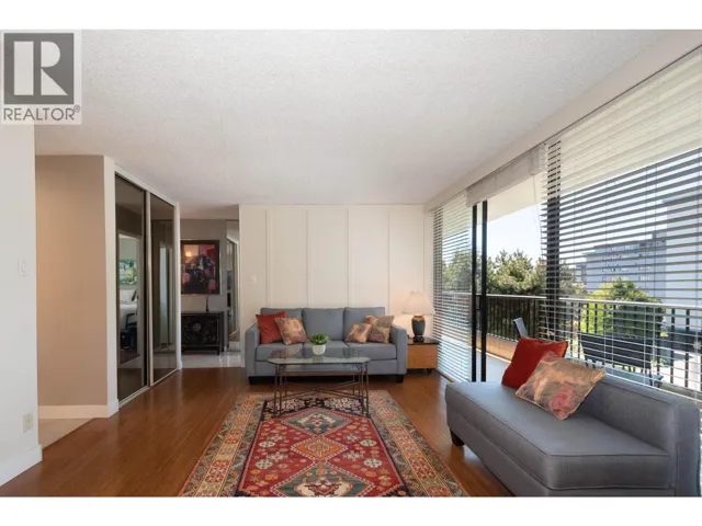 204 650 16TH STREET, West Vancouver, British Columbia V7V3R9