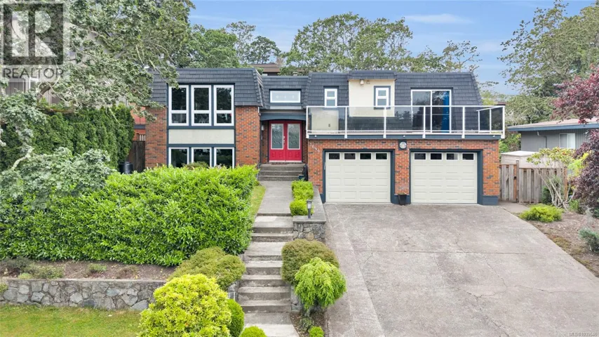 1644 Barksdale Dr, Saanich, British Columbia V8N4Z8