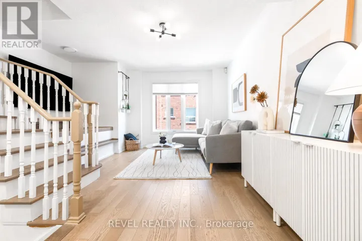 8 GROGAN MEWS, Toronto (Dovercourt-Wallace Emerson-Junction), Ontario M6H4J9