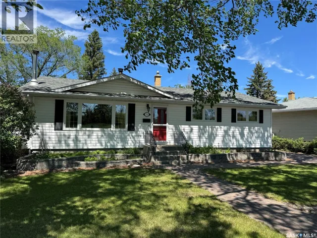 712 Douglas Park CRESCENT E, Regina, Saskatchewan S4N2S2