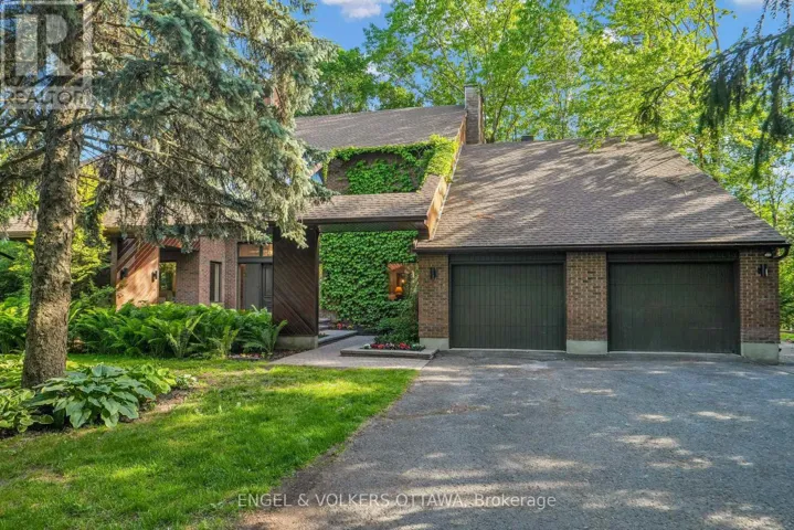 7 MID PINES GROVE, Ottawa, Ontario K2R1B7