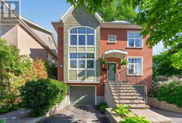 320 IONA STREET, Ottawa, Ontario K1Z7B9