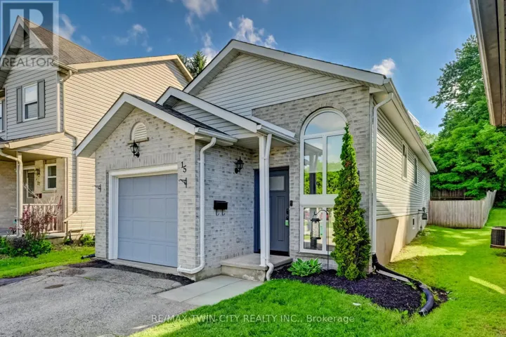 15 MICHELLE COURT, Waterloo, Ontario N2N3K8