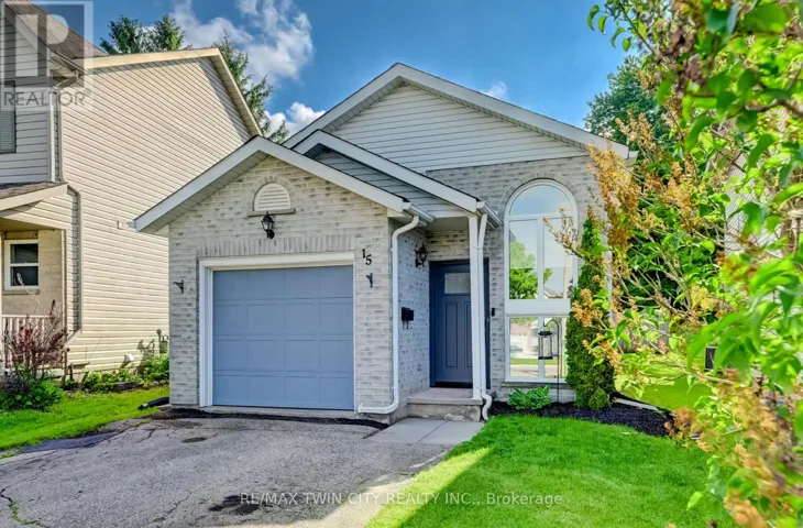 15 MICHELLE COURT, Waterloo, Ontario N2N3K8