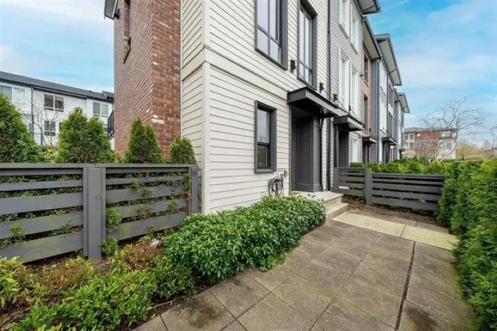 8 15828 27 AVENUE, White Rock, British Columbia V3Z0X4