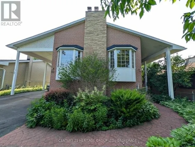 20 OAKRIDGE AVENUE, Kingston (Central City East), Ontario K7L4S9