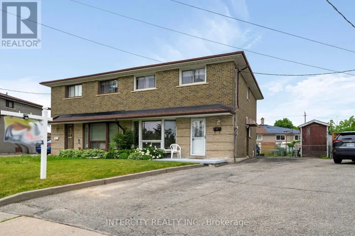 48 GOLDSBORO ROAD, Toronto (Humber Summit), Ontario M9L1A7
