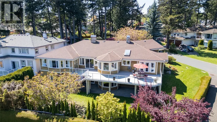 4405 Moonlight Lane, Saanich, British Columbia V8N6K7