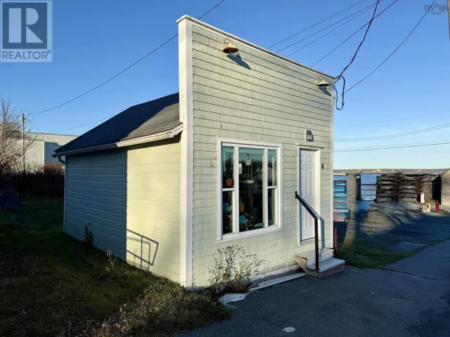 4 Beech Street Street, Lockeport, Nova Scotia B0T1W0