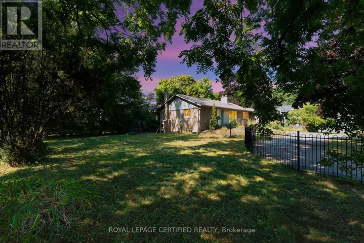 122 SELGROVE CRESCENT, Oakville (SW Southwest), Ontario L6L1L3