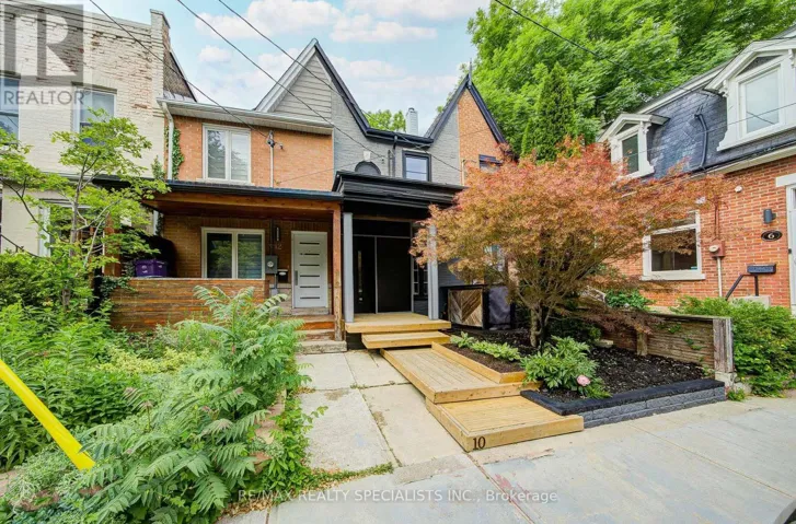 10 SAUNDERS AVENUE, Toronto (Roncesvalles), Ontario M6R1B8