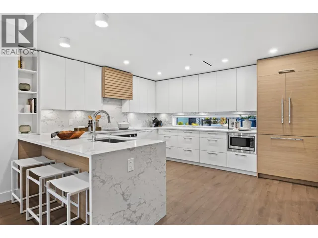 3206 HIGHLAND BOULEVARD, North Vancouver, British Columbia V7R2V9