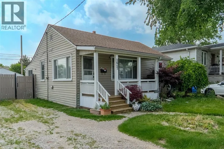 2647 George, Windsor, Ontario N8W4M8