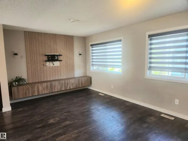 3346 15A AV NW, Edmonton, Alberta T6T0Y1