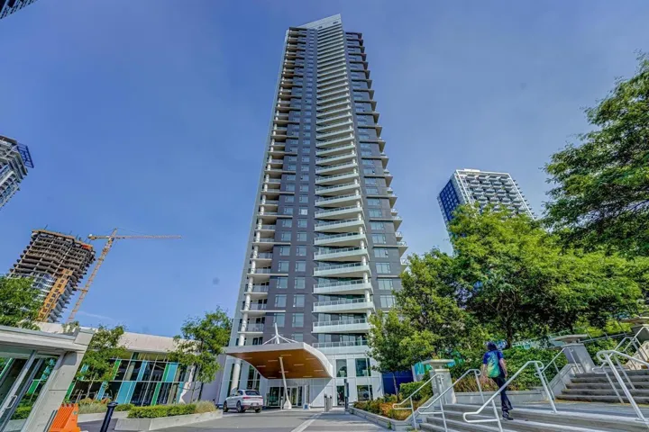 3104 9887 WHALLEY BOULEVARD, Surrey, British Columbia V3T0P4