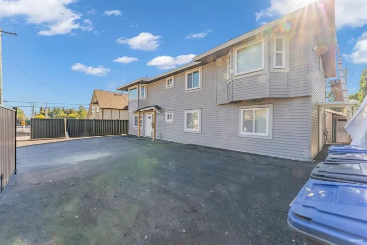 13572 68 AVENUE, Surrey, British Columbia V3W2G3