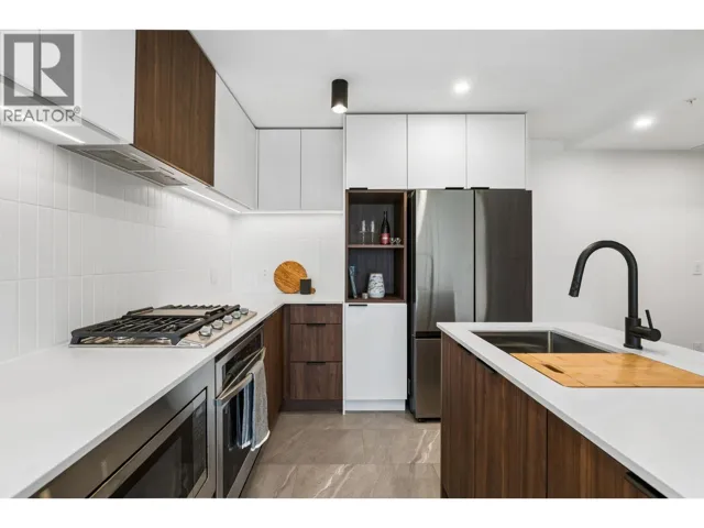206 623 KEMSLEY AVENUE, Coquitlam, British Columbia V3J0L8