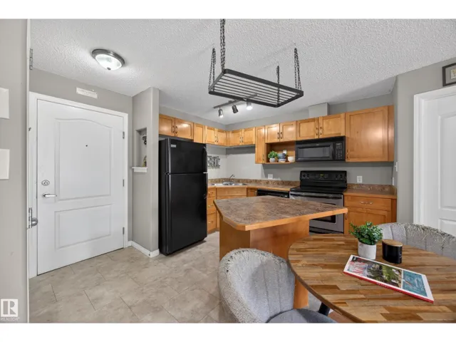 #111 3425 19 NW, Edmonton, Alberta T6T2B5