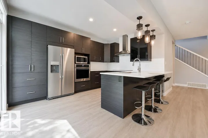 7202 98 ST NW, Edmonton, Alberta T6E0Z1
