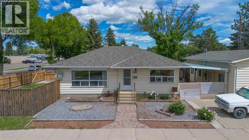2305 7 Avenue N, Lethbridge, Alberta T1H0Z2