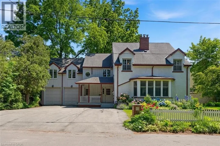 3 ANCASTER Street E, Dundas, Ontario L9H4K2