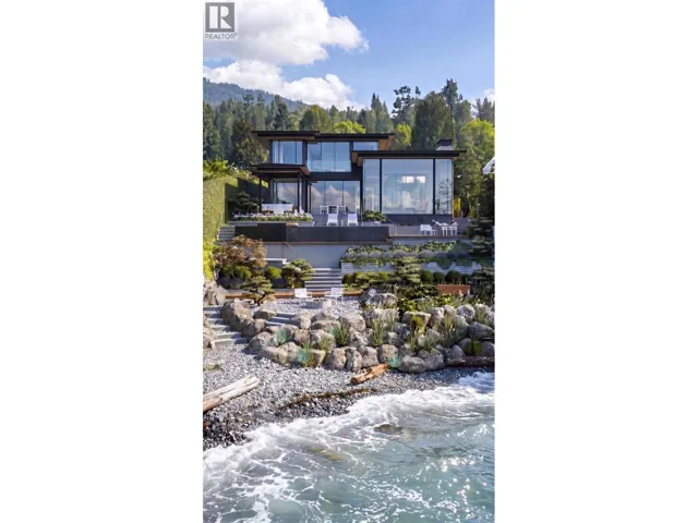 3180 TRAVERS AVENUE, West Vancouver, British Columbia V7V1G3
