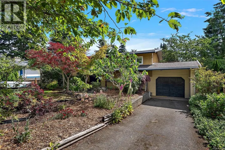 6395 Sunnyslope Dr, Central Saanich, British Columbia V8Z5Y4