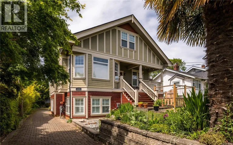 3 118 Robertson St, Victoria, British Columbia V8S3X1