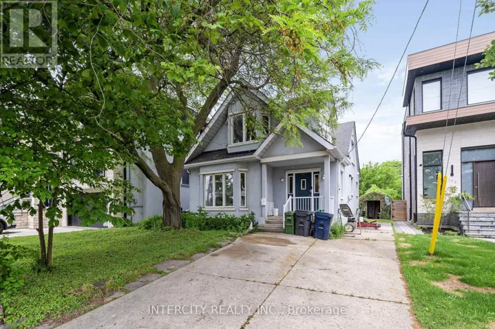 104 ALLINGHAM GARDENS, Toronto (Clanton Park), Ontario M3H1Y2