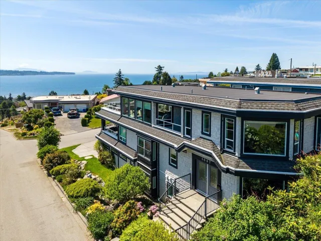 1087 FINLAY STREET, White Rock, British Columbia V4B4K7