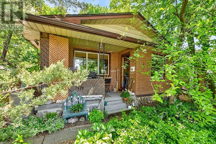104 TEAL AVENUE, Hamilton (Stoney Creek), Ontario L8E3B4
