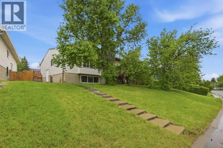 84 Ranchero Rise NW, Calgary, Alberta T3G1E2