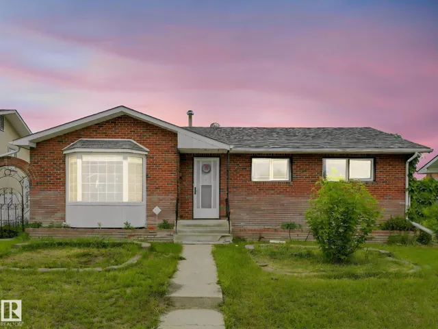 9528 151 AV NW, Edmonton, Alberta T5E2R3