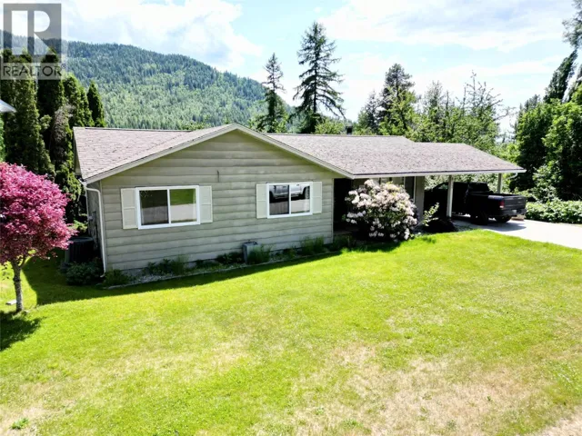 837 9th Street, Montrose, British Columbia V0G1P0