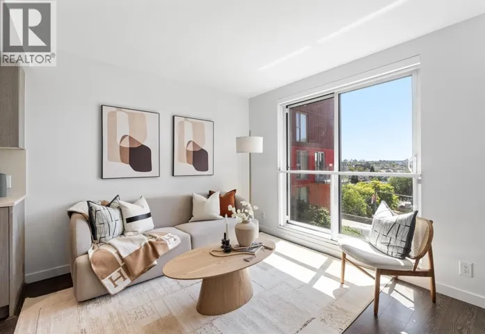 562 955 E HASTINGS STREET, Vancouver, British Columbia V6A0G8