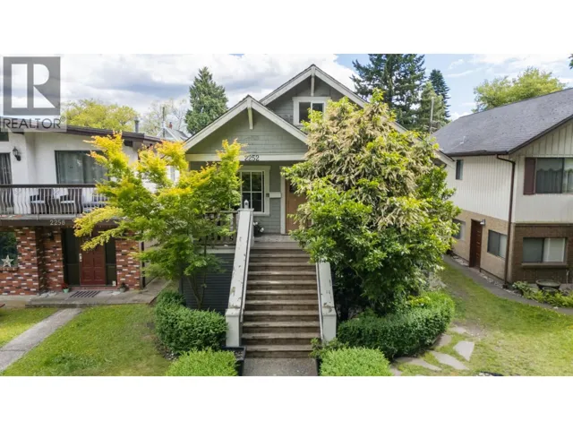 2252 VENABLES STREET, Vancouver, British Columbia V5L2J6