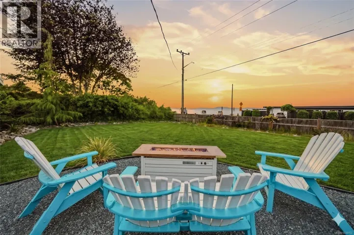 221 Elizabeth Ave, Qualicum Beach, British Columbia V9K1G8