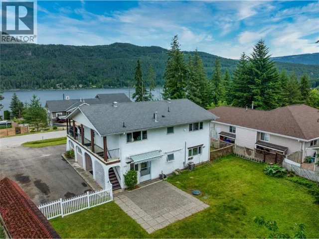2440 Sunrise Boulevard, Sorrento, British Columbia V0E2W2