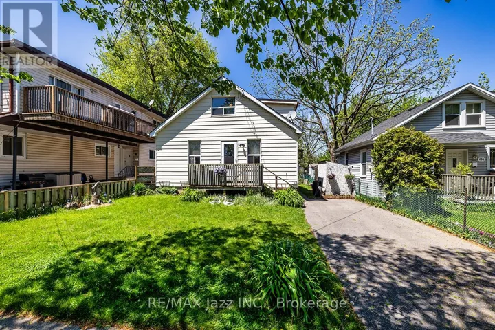 162 COLLEGE AVENUE, Oshawa (Vanier), Ontario L1J1R4