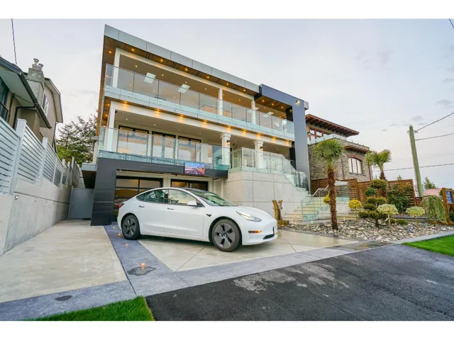 15729 CLIFF AVENUE, White Rock, British Columbia V4B1W3