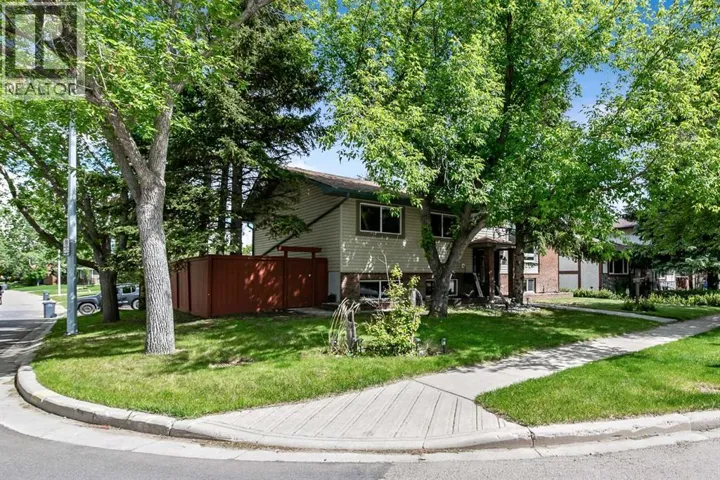 12 Robinson Drive, Okotoks, Alberta T1S1C3